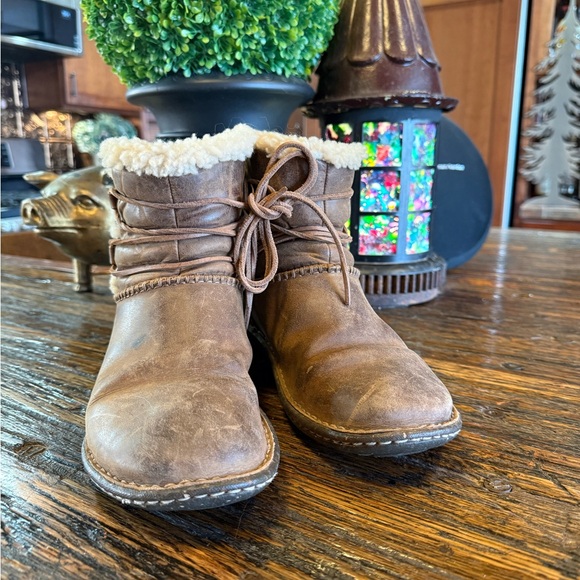 Ugg Cozy Shearling-Lined Ankle Brown Boots Lace Up Caspia Cozy - Picture 16 of 16